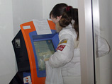 Беспокойство АРОС вызывает отсутствие функции приема монет в платежных терминалах, через которые проходит 90% платежей в пользу сотовых операторов Беспокойство АРОС вызывает отсутствие функции приема монет в платежных терминалах, через которые проходит 90% платежей в пользу сотовых операторов