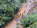 В Республике Конго четыре вагона пассажирского поезда сошли с путей и опрокинулись