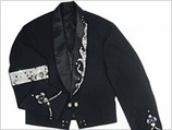 На том же аукционе была выставлена на продажу и расшитая блестками куртка Майкла Джексона, в которой он выступал на сцене