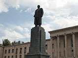 Саакашвили оправдал тайный снос памятника Сталину в Гори: все произошло "без истерики и вандализма"