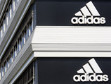 Швейная фабрика "Славянка", находящаяся в белорусском городе Бобруйск, заключает контракт на пошив спортивной одежды с мировым лидером в этой области компанией Adidas