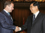 Президент России Дмитрий Медведев и председатель КНР Ху Цзиньтао обсудили в Торонто вопросы, касающиеся дальнейшего развития российско-китайских отношений