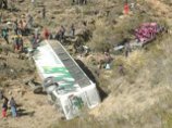 В Боливии рухнул с обрыва автобус: погибли 28 человек, 44 ранены