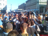 На Тверской площади жестко подавлена акция: оппозиционеры принесли "черные метки" Лужкову