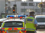 В Великобритании полицейские арестовали вооруженного человека, который ворвался в отделение банка Barclays и захватил нескольких заложников