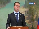 На пресс-конференции в Торонто Медведев сказал, что плохо себе представляет, как будет в Киргизии работать парламентская республика: "не превратится ли это в череду бесконечных проблем, перетасовок в парламенте"