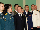 "Россия обязана быть готова надежно защитить своих граждан, адекватно отвечать на любую угрозу, с какой бы стороны они ни исходили, поэтому наши Вооруженные силы по определению должны быть современными, мобильными и боеспособными", - заявил Медведев