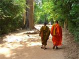 В Камбодже буддийский монах арестован за съемки и распространение видео обнаженных паломниц