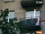 33-летняя мать двоих детей - 6-летнего Паши и 4-летней Марии - Любовь Кузьмина накануне в седьмом часу вечера выбросилась вместе с ними с балкона 8-го этажа коммунальной квартиры дома номер 22