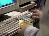 Получив их, мошенники списывают средства через Интернет Получив их, мошенники списывают средства через Интернет