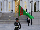 Таким образом туркменские власти реализуют положение своей конституции, в которой сказано, что Туркмения не признает двойного гражданства