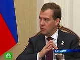 Президент России Дмитрий Медведев поздравил главу Киргизии Розу Отунбаеву с официальным вступлением в должность президента республики и выразил поддержку новым властям