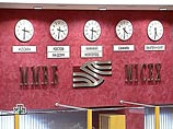 Российские биржевые индексы в понедельник едва заметно потянулись ввысь Российские биржевые индексы в понедельник едва заметно потянулись ввысь