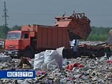 Грузовики продолжали возить к аэропорту мусор Грузовики продолжали возить к аэропорту мусор