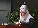 Патриарх Киевский Филарет подарил президенту Януковичу на 60-летие Библию на украинском языке