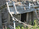 В Северодвинске Мурманской области сошел со свай деревянный дом, один человек порезался осколками оконного стекла