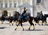 Впервые в истории из-за жары отменен развод пеших и конных караулов в Кремле
