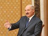 Сам Александр Лукашенко уверен, что заказали компромат на него российские коллеги. "Я знаю, кто эти команды дает, кто этими процессами управляет", - заявил Лукашенко журналистам