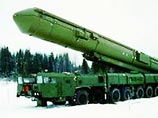 Поповкин сообщил журналистам, что мобильный ракетный комплекс РС-24 "Ярс" принят и поставлен на боевое дежурство
