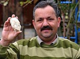 Житель Боснии Радив Лаич считает, что он стал объектом атаки инопланетян: в его дом по странному стечению обстоятельств шесть раз попадали метеориты