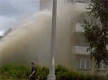 Высотку в Томской области залило фонтаном нечистот из прорванной от жары трубы