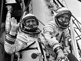 35 лет полету "Союз-Аполлон": космонавт Леонов пожелал американцам "жизнь, полную секса"