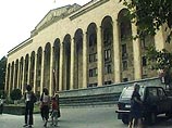 Грузинские парламентарии приняли также постановление о присоединении к решению Европарламента и Парламентской ассамблеи ОБСЕ об объявлении 23 августа Днем памяти жертв тоталитарных режимов. В постановлении отмечается, что Грузия, как и многие другие народ