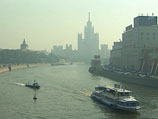 В Москве в четверг утром резко ухудшилась экологическая ситуация, столицу заволокло дымом от торфяных пожаров в Подмосковье
