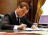 Президент России Дмитрий Медведев сообщил на встрече с министром внутренних дел Рашидом Нургалиевым в четверг, что подписал пять законов, которые посвящены работе милиции