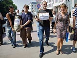 Несколько защитников Химкинского леса были задержаны 22 июля около Белого дома при попытке передать правительству России петицию против вырубки части этого лесного массива под строительство новой автотрассы Москва &#8212; Петербург