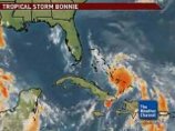 Тропический циклон, зародившийся в Атлантике возле Багамских островов, достиг силы шторма и получил имя "Бонни"