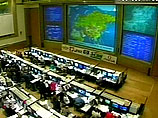 Предварительные расчеты показывают пролет обломка китайского спутника на недопустимо близком расстоянии, поэтому российские специалисты планируют проведение маневра уклонения станции от данного космического мусора