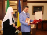 Патриарх Кирилл вручил Януковичу высший орден Русской церкви