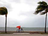 Шторм "Бонни" в Мексиканском заливе ослаб до урагана