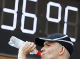 Москвичи из-за жары выбираются спать под открытым небом Москвичи из-за жары выбираются спать под открытым небом