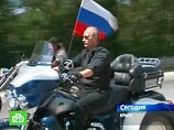 Путин освоил новый вид транспорта. Он приехал в байкерам на трайке