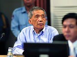 Бывшему начальнику тюрьмы и лагеря пыток S-21 67-летнему Каингу Гуеку Еаву, более известному под именем Дуть, были предъявлены обвинения в преступлениях против человечности, нарушении Женевской конвенции, преднамеренных убийствах, а также пытках
