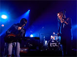 Группа Kings Of Leon прервала выступление в американском Сент-Луисе после обстрела голубиным пометом