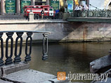 В Петербурге обрушилась часть набережной канала Грибоедова (ФОТО)