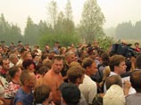 В лесных пожарах по стране гибнут десятки человек. Медведев посылает чиновников в регионы. Путин уже там - распекает местные власти В лесных пожарах по стране гибнут десятки человек. Медведев посылает чиновников в регионы. Путин уже там - распекает местные власти