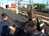 Органы пресекли флешмоб и не дали молодым людям проехаться на крышах электричек Органы пресекли флешмоб и не дали молодым людям проехаться на крышах электричек