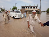 В Пакистане в наводнении погибли более 900 человек