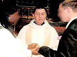 Британский священник за четыре года заключил 360 фиктивных браков с нелегалами и "африканскими" невестами