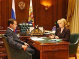СМИ: С приближением выборов 2012 года Медведев сдает позиции в правящем тандеме