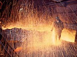 Как напоминает издание, в ходе собрания акционеров ГМК "Норникель" 28 июня был переизбран его совет директоров, в котором "Русал" получил лишь три места, а "Интеррос", контролирующий такой же пакет акций (25%) Как напоминает издание, в ходе собрания акционеров ГМК "Норникель" 28 июня был переизбран его совет директоров, в котором "Русал" получил лишь три места, а "Интеррос", контролирующий такой же пакет акций (25%)