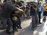 Блоггеры разыскивают прапорщика, который обозвал "хорьками" и избил "несогласных" в Петербурге (ВИДЕО) Блоггеры разыскивают прапорщика, который обозвал "хорьками" и избил "несогласных" в Петербурге (ВИДЕО)