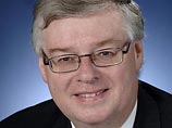 Посол Австралии в Саудовской Аравии устроил скандал из-за отказа мусульманки пожать ему руку Посол Австралии в Саудовской Аравии устроил скандал из-за отказа мусульманки пожать ему руку