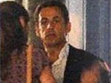 В прессу просочились фотографии взбешенного от ревности президента Франции Николя Саркози, которого пытается успокоить его супруга Карла Бруни