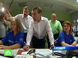 Медведев посетил в Москве подстанцию скорой помощи и назвал ситуацию со смогом "чудовищной"
