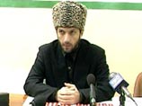 Мовлади Удугов является "директором информационно-аналитической службы "Имарат Кавказ" и отвечает, в частности, за работу сайта kavkazcenter, где и появилось видеообращение Умарова